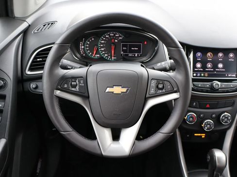 Used 2022 Chevrolet Trax LT w/ Premium Seat Package AWD/4WD image 16