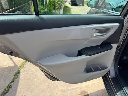 Used 2016 Toyota Camry SE FWD image 18