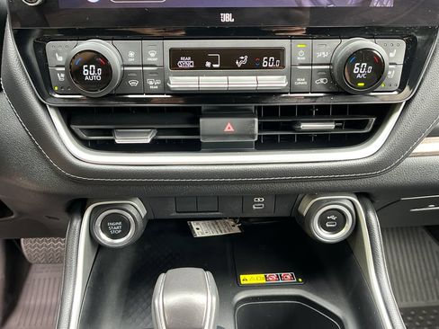 Used 2024 Toyota Grand Highlander AWD image 17