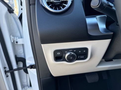 Used 2025 Mercedes-Benz GLB 250 GLB 250 image 31