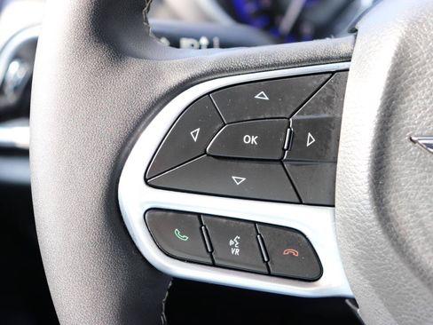 Used 2026 Chrysler Pacifica Select FWD image 36