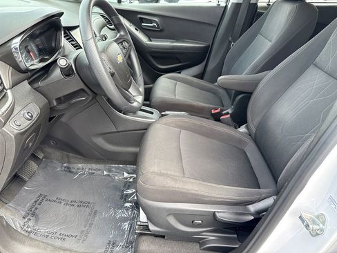 Used 2018 Chevrolet Trax LT w/ LPO, Cargo Package FWD image 25