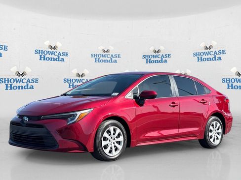 Used 2025 Toyota Corolla LE w/ Carpet Mat Package (TMS) image 2