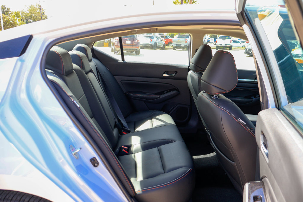 Used 2023 Nissan Altima 2.0 SR FWD image 10