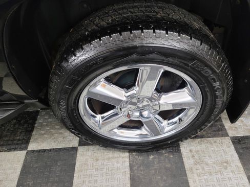 Used 2014 Chevrolet Suburban LTZ image 36