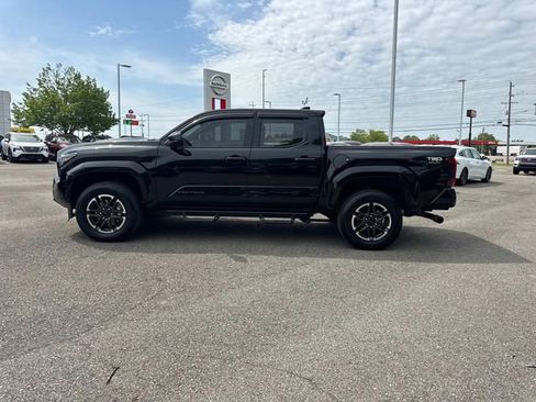 Used 2025 Toyota Tacoma TRD Sport AWD/4WD image 8