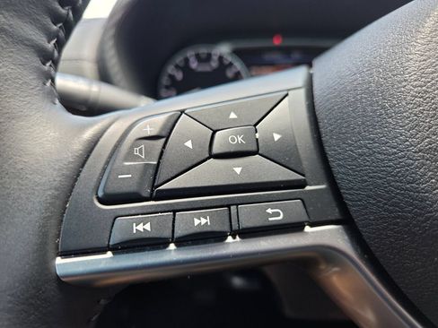 Used 2025 Nissan Sentra SV w/ All-Weather Package FWD image 13