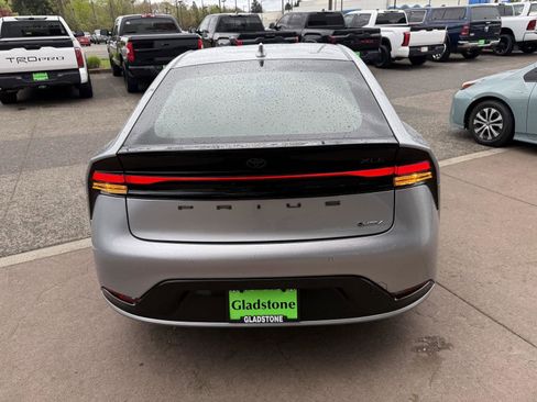 Used 2023 Toyota Prius XLE FWD image 5