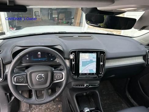 Certified 2024 Volvo XC40 B5 Plus w/ Climate Package image 6