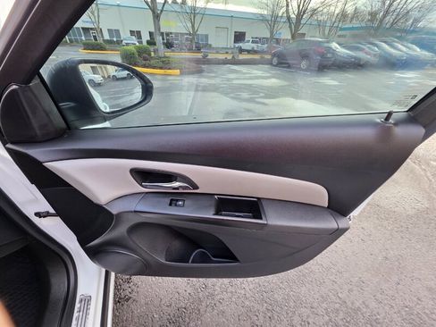 Used 2013 Chevrolet Cruze LS image 42