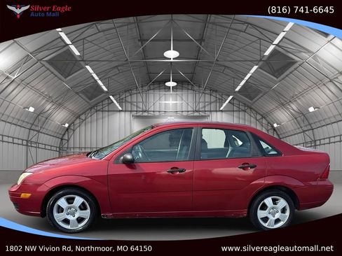 Used 2005 Ford Focus S image 2