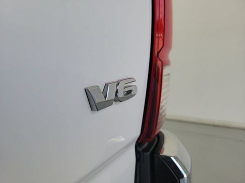Used 2018 Toyota Tacoma SR5 RWD image 8