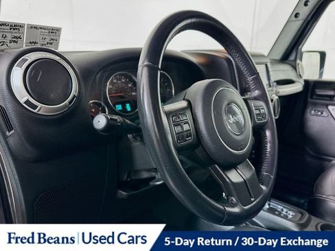 Used 2018 Jeep Wrangler Unlimited Sahara w/ Connectivity Group image 11