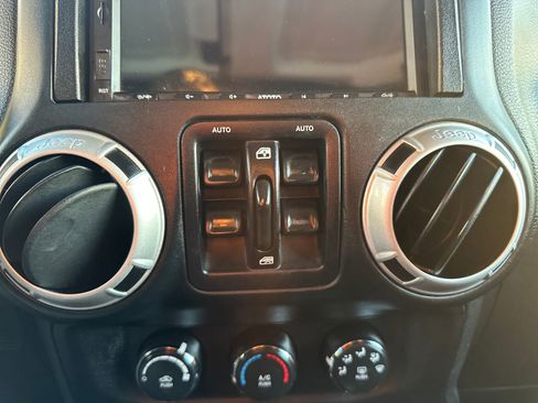 Used 2015 Jeep Wrangler Unlimited Sahara w/ Connectivity Group image 12