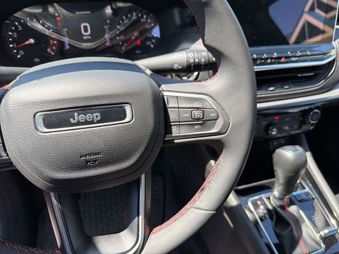 Used 2025 Jeep Compass Trailhawk AWD/4WD image 21