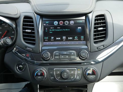 Used 2018 Chevrolet Impala Premier w/ Premier Confidence Package image 17