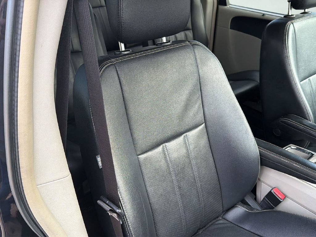 Used 2012 Chrysler Town & Country Touring-L w/ Entertainment Group #2 FWD image 15