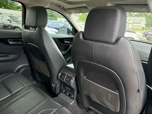 Used 2017 Jaguar F-PACE R-Sport image 16