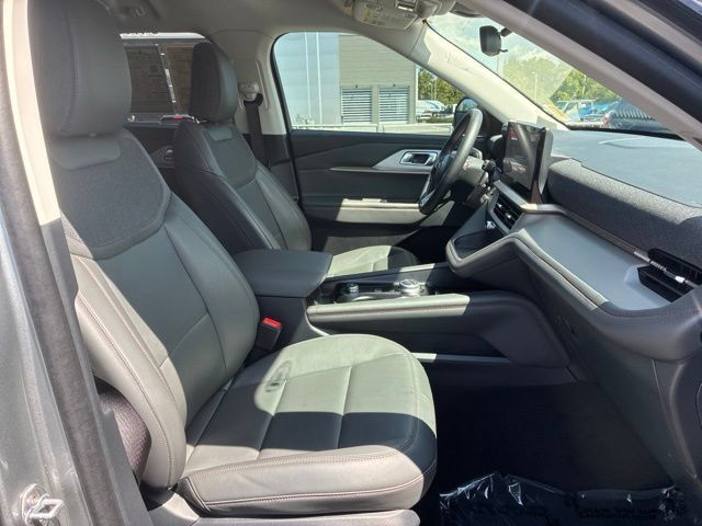 Used 2025 Ford Explorer Active w/ Active Comfort Package RWD image 31