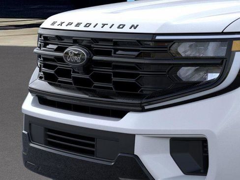 New 2025 Ford Expedition Platinum w/ Stealth Appearance Package image 17