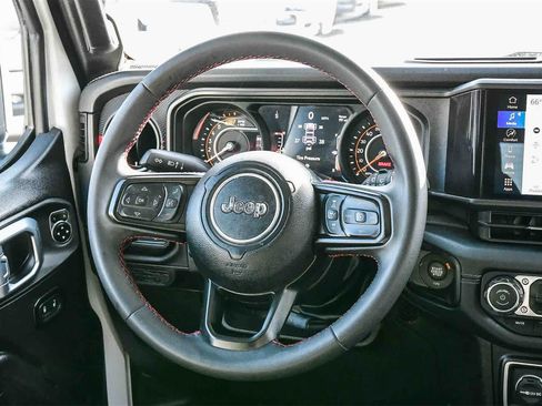 Used 2024 Jeep Wrangler Rubicon image 14