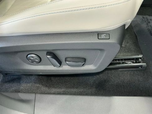 Used 2025 Nissan Murano Platinum image 17