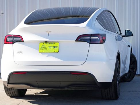 Used 2024 Tesla Model Y Long Range image 5