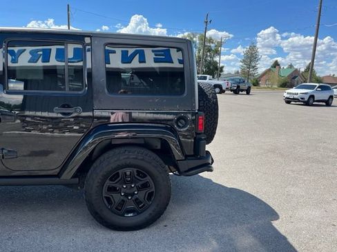 Used 2016 Jeep Wrangler Unlimited Sahara AWD/4WD image 10