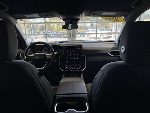 Used 2025 GMC Acadia Elevation image 16