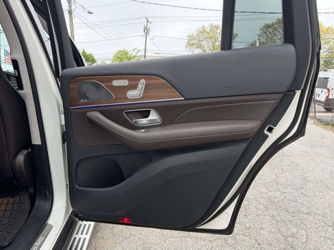 Used 2023 Mercedes-Benz GLS 450 4MATIC image 13