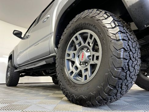Certified 2023 Toyota Tacoma TRD Off-Road AWD/4WD image 25