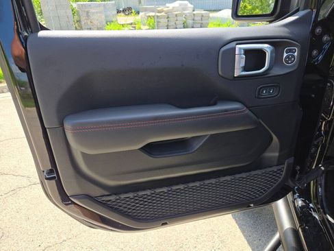 Used 2022 Jeep Wrangler Unlimited Rubicon w/ Steel Bumper Group AWD/4WD image 15