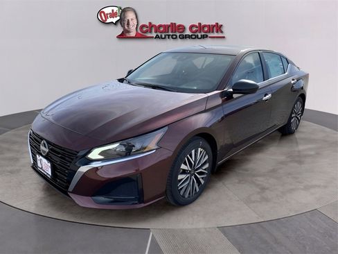 Used 2024 Nissan Altima 2.5 SV image 10