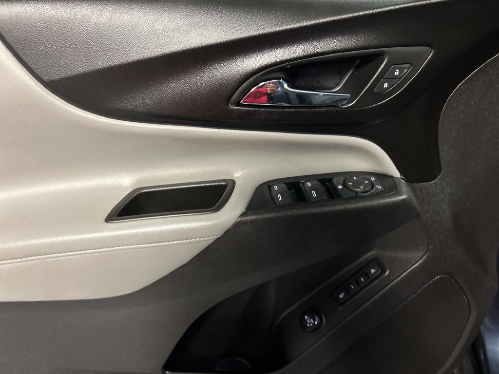 Used 2018 Chevrolet Equinox Premier FWD image 12