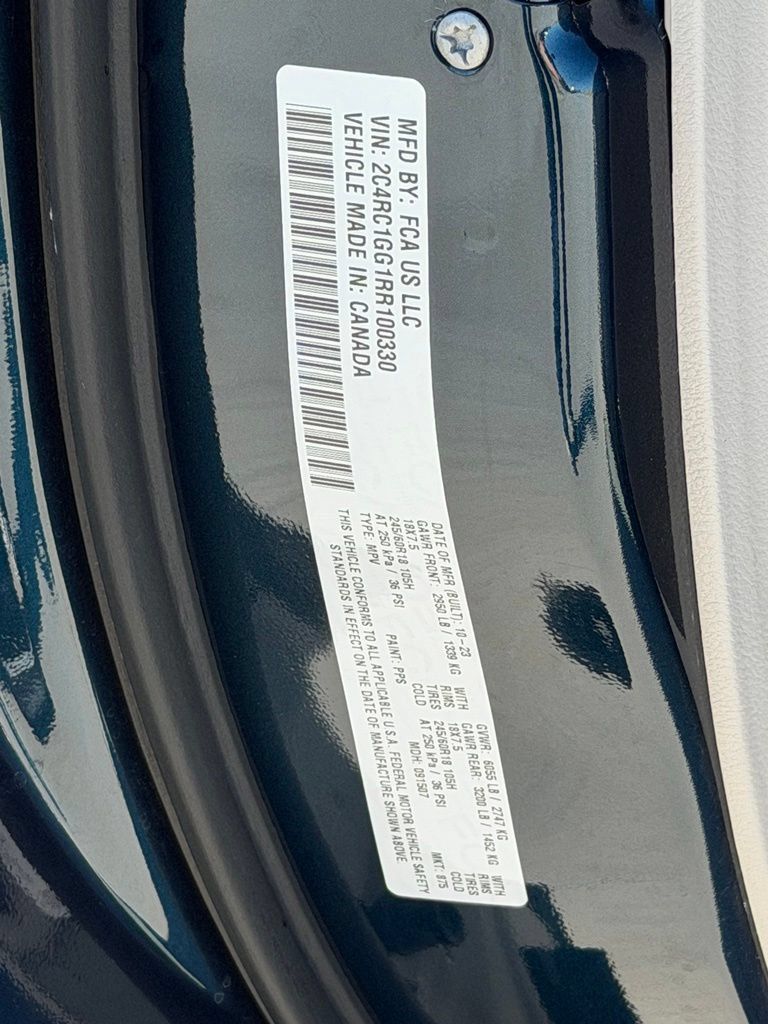 Used 2024 Chrysler Pacifica Limited w/ Uconnect Theater Family Group FWD image 38