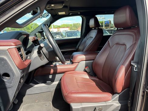 Used 2024 Ford Expedition Max Limited AWD/4WD image 10