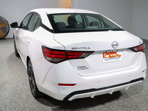 Used 2024 Nissan Sentra SV FWD image 9