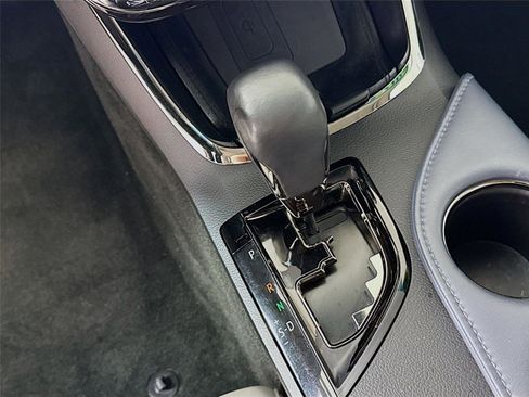 Used 2013 Toyota Avalon Limited w/ Technology Pkg FWD image 15