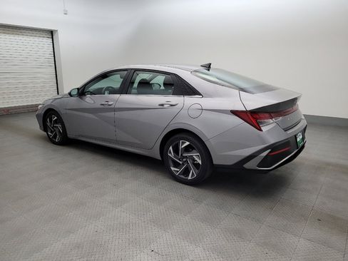 Used 2025 Hyundai Elantra SEL FWD image 3
