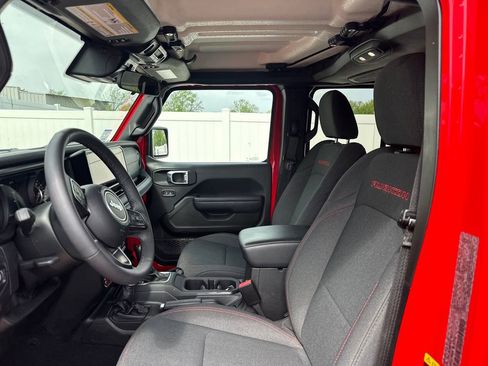Used 2025 Jeep Wrangler Unlimited Rubicon AWD/4WD image 40