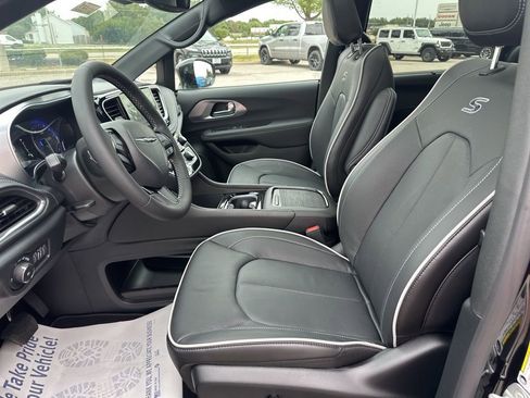 New 2026 Chrysler Pacifica Limited w/ S Appearance Package image 62