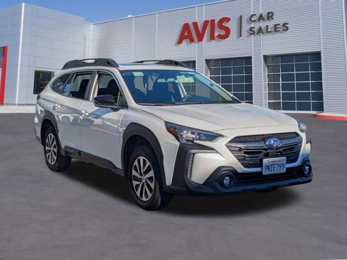 Used 2025 Subaru Outback Premium image 3