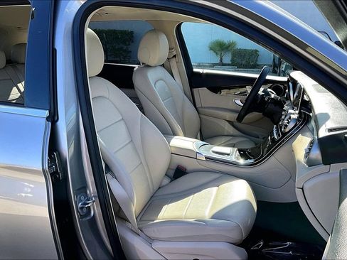 Used 2021 Mercedes-Benz GLC 300 image 29
