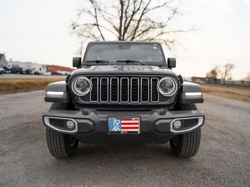 Used 2024 Jeep Wrangler Unlimited Sahara AWD/4WD image 4