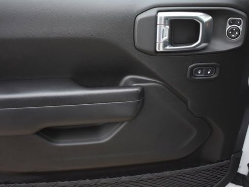 Used 2021 Jeep Gladiator Mojave w/ Cold Weather Group image 14