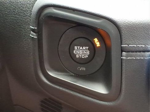 Used 2024 Jeep Wrangler Unlimited Sahara w/ Technology Group AWD/4WD image 12