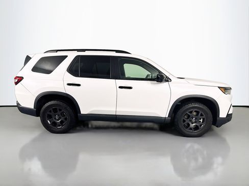 Certified 2023 Honda Pilot TrailSport image 4