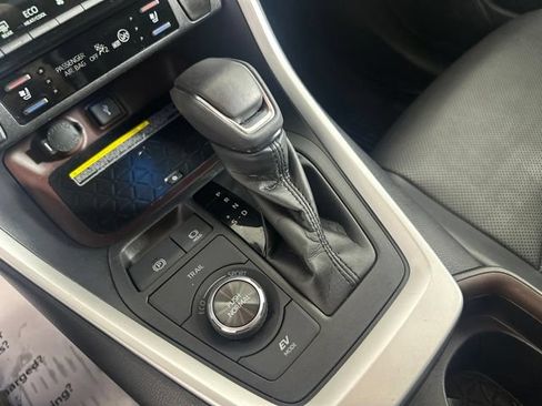 Used 2021 Toyota RAV4 Limited AWD/4WD image 17