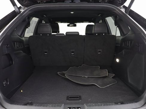 Used 2022 Ford Edge ST image 17