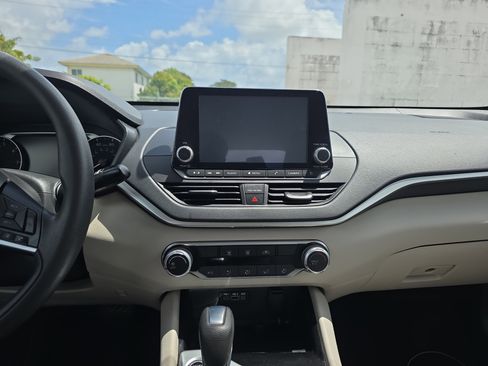 Used 2021 Nissan Altima 2.5 SV image 18